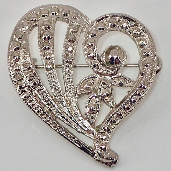 Vintage Child's Heart Theme Silver Tone Fancy Stylized Brooch Lapel Pin 1" Jewel - Picture 4 of 7
